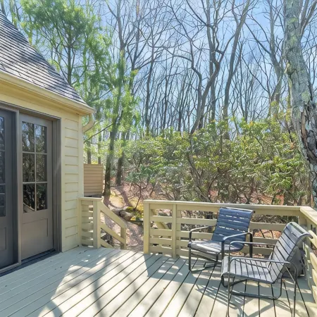 3 Ridges Vista. Stunning mountain views, renovated home, 2 mins to ski slopes