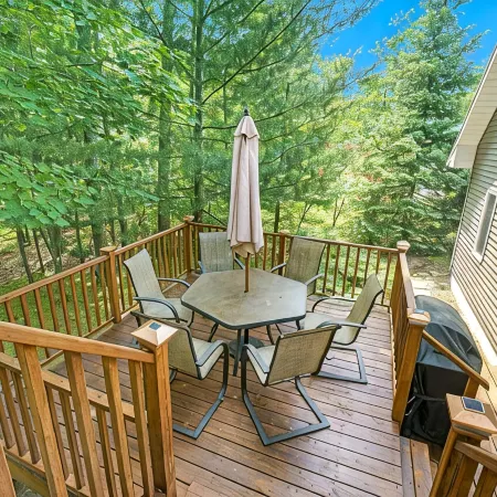 Glen Arbor Getaway • Brand New Air Conditioning! • Dog Friendly!