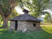 Mountain View: Hot Tub and Sauna, Next to the River and Horses - 2-Star