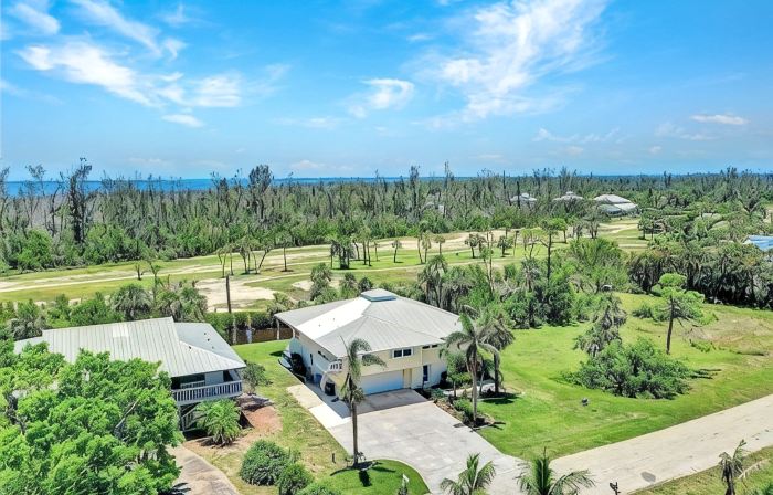 The Clubhouse - Fish, Bike and Relax in this spacious Home with a Hot Tub