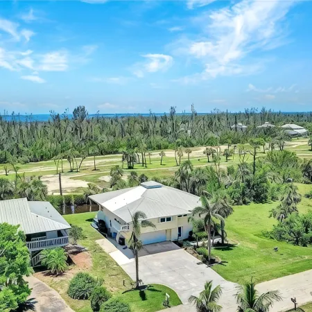 The Clubhouse - Fish, Bike and Relax in this spacious Home with a Hot Tub