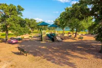 Incredible Waterfront! Relaxing!- Swim & Fish, Pool Access - Wifi