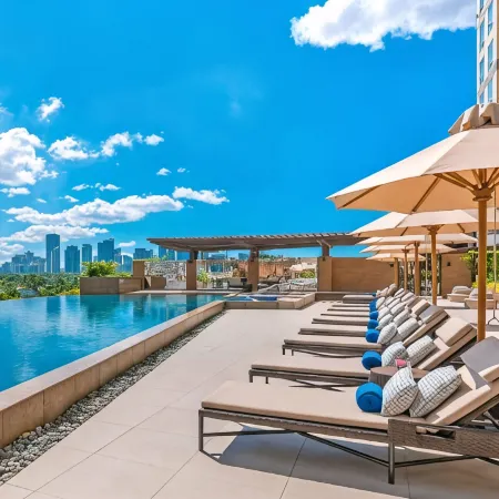 Discovery Primea, Manila