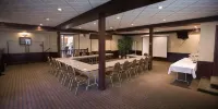 Encore Suites by Service Plus Inns - parking