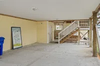 Private 5 Bed, 4.5 Bath w/ Elevator & Pool. Steps to the Beach & Close to Pier. - プール