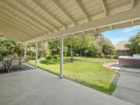Hot Tub, Game Room - 3 Bed: 2 Bath near Fig Garden Loop! - Holiday bungalows