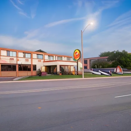 Super 8 by Wyndham Sarnia on