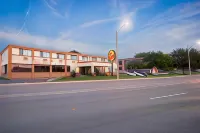 Super 8 by Wyndham Sarnia on - Pet friendly