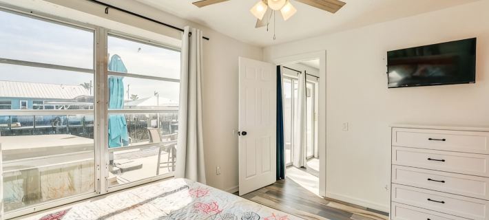 3BR Waterfront townhome Matlacha with hot tub, boat dock WiFi, bikes and kayaks Hotels in Matlacha