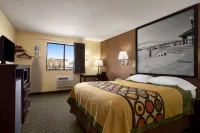 Super 8 by Wyndham Cedar Rapids - 2-Star