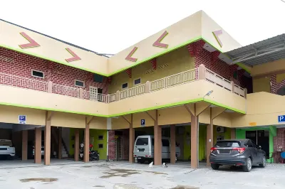 RedDoorz Syariah near Jalan A Yani KM 8 Citraland Hotel dekat VILA KEBUN DUREN HAMBALI / Balie Sasuke