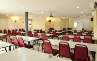 Penarak Bamboo Beach Motel