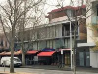 Carlton Lygon Lodge - Close to Melbourne Uni Hotel dekat University Cafe