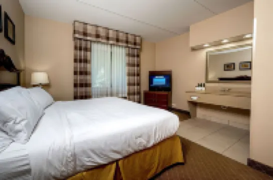 ฮอลิเดย์ อินน์ เอ็กซ์เพรส เมนเทอร์ แบงเควท เซ็นเตอร์ บาย ไอเอชจี