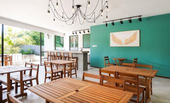 Treeline Urban Inn - Housity