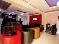De Rigg Place - Alaka Estate, Surulere โรงแรมในอิเคจา