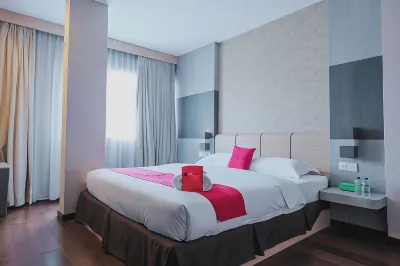 RedDoorz Plus Near Pantai Coastarina 2 Batam Các khách sạn gần THE ILLUSION