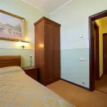 Sport Hotel Shopping and entertainment center "Maxi"附近的飯店