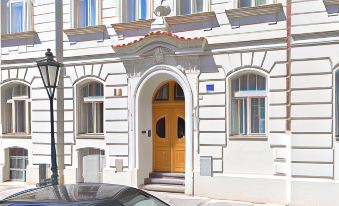 Room & Parking Assistance
