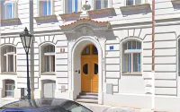 Room & Parking Assistance
