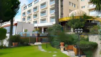 Ambassador Hotel Hotel di 