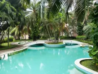 Spacious 1Br Apartment at Taman Beverly by Travelio