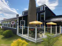 The Iona Heights Inn Hotels in Victoria County