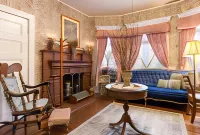 The Coolidge Corner Guest House: A Brookline Bed and Breakfast فنادق في بروكلين