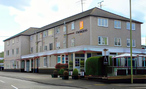 The Falcon Hotel - parking