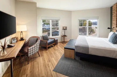 voco SARANAC LAKE NY - WATERFRONT Hotels in Saranac Lake