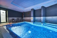 Perla Residence Hotel & Spa - Pools