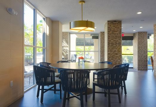 컨트리 인 & 스위트