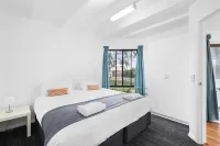 Sundown Villas Hotels in Fyshwick