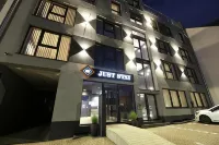 JustStay Solingen Hotel & Apartments Hotels near KGV Ohligs-Heide e.V.