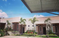 Bis Homestay Hotels in Labuhan Badas
