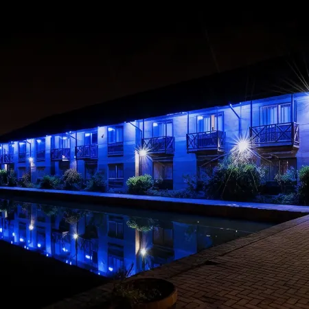 Peartree Lodge Waterside Отели рядом с достопримечательностью «Железнодорожный вокзал Блетчли»