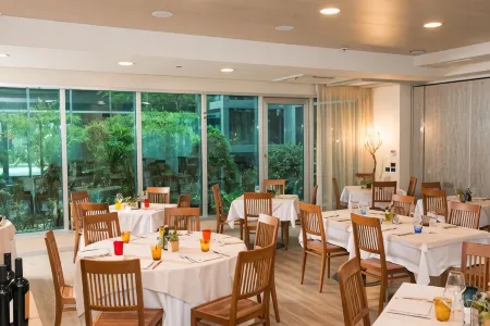 Hotel Kristal 3 Stelle Superior Отели рядом с достопримечательностью «Dinamico 2005»