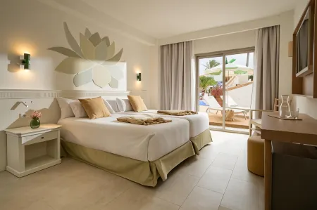 Iberostar Waves Gaviotas Park