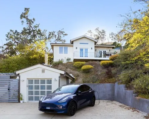 Bright 4 Bedroom Mountain View Home By Arts Plaza Hotels in Thousand Oaks