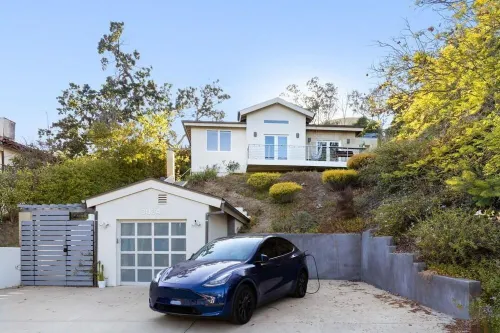 Bright 4 Bedroom Mountain View Home By Arts Plaza