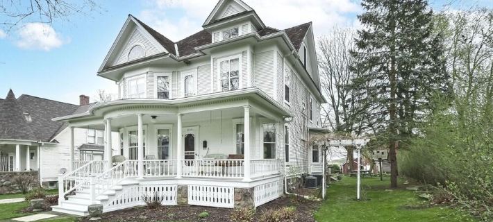 1905 Victorian Farmhouse close to Lake Geneva. Hotels in McHenry County