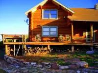 Cabin overlooks Moab and appeals to folks wanting to experience peace & quiet.