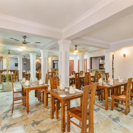 Hotel Travellers Nest Kandy