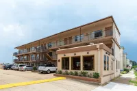 Sundial Inn Hotels near First Landing State Park