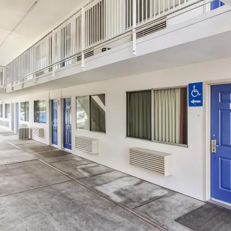 Super 8 by Wyndham Santa Clara Отели рядом с достопримечательностью «Сантана Роу»