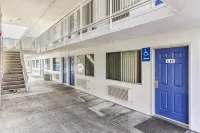 Super 8 by Wyndham Santa Clara - 2-Star