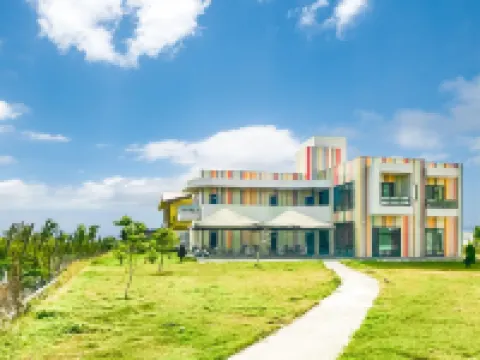 Rainbow Mansion Hotels near Beautiful coral museum