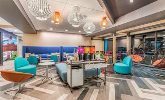 Tru by Hilton Madison West