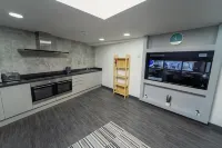 100 Dale Road Studios in Guest House