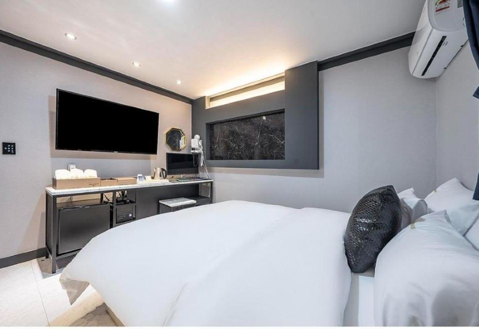 4. 온앤오프 호텔..